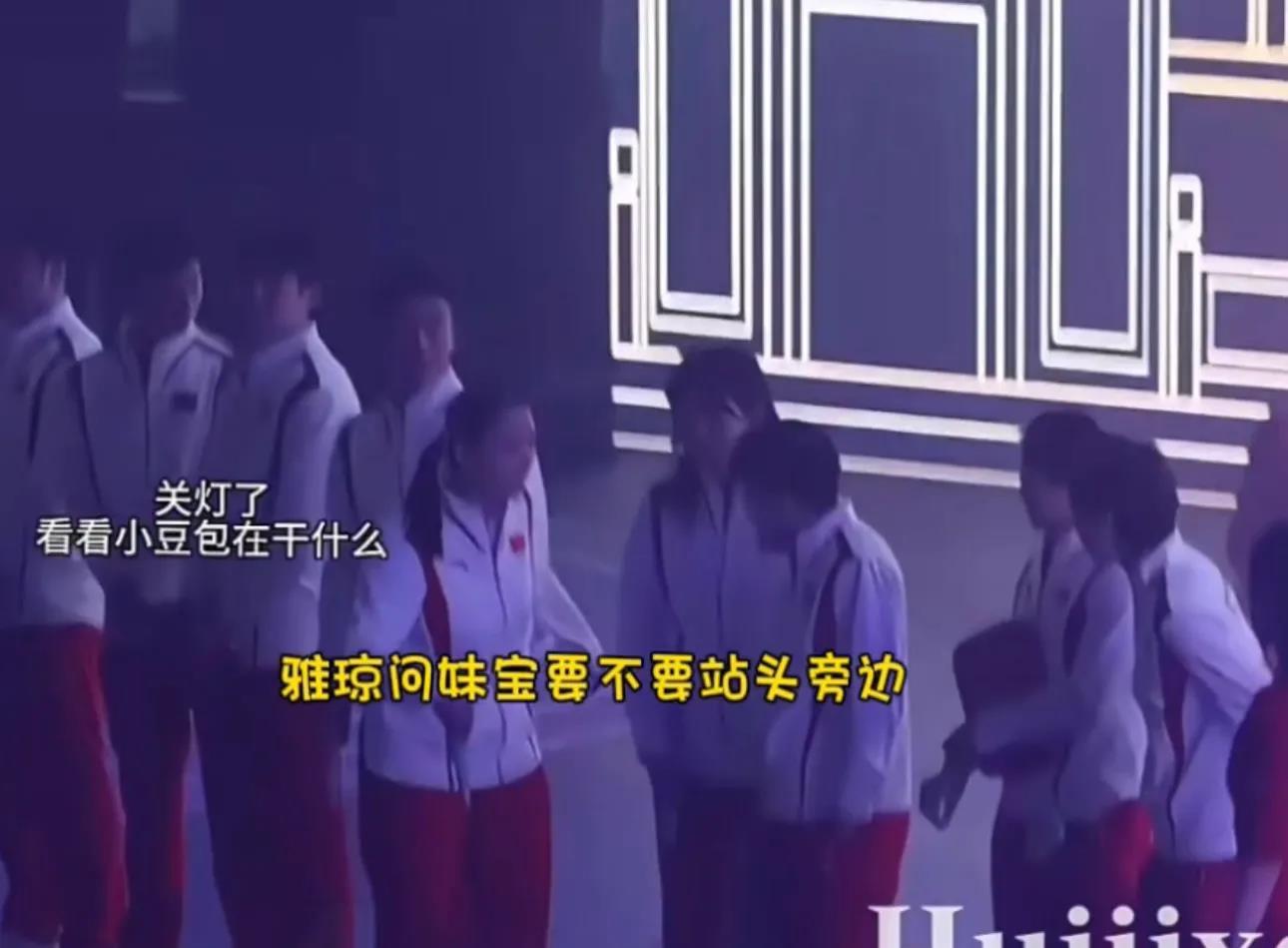 九游娱乐-魔鬼教练的压腿训练视频