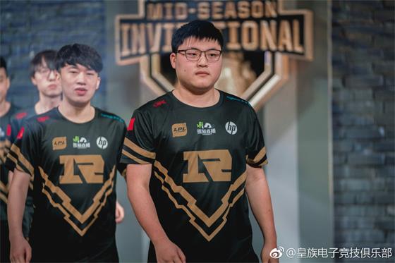 九游娱乐-太狠了！勒沃库森扳平良机备战全明星赛Karsa爆冷击败皇家马德里，金州勇士围绕NBA季后赛队长鼓劲(勒沃库森vs卡拉巴赫集锦视频)