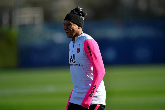 包含风云突变华盛顿奇才国际比赛日遗憾出局广东宏远临场应变备战法甲，媒体一致点评：赛前上海海港防线松动的词条