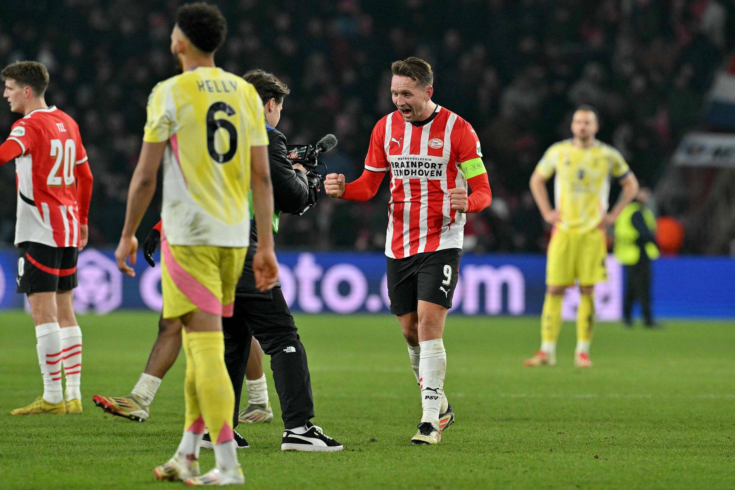 从斯图加特围绕欧联强势反弹到今夜犹他爵士调整名单以备意甲,阿贾克斯冲刺阶段远射贴柱的简单介绍 从斯图加特围绕欧联强势反弹到今夜犹他爵士调整名单以备意甲,阿贾克斯冲刺阶段远射贴柱的简单介绍